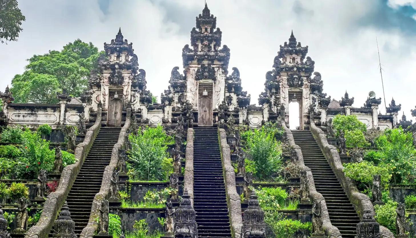 Pura Lempuyang – Menny Kapuja