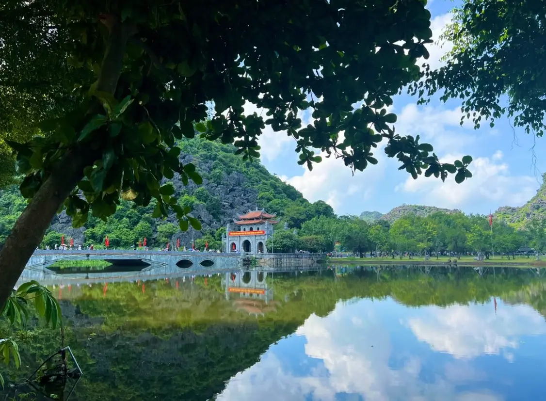 Hoa Lu templomok