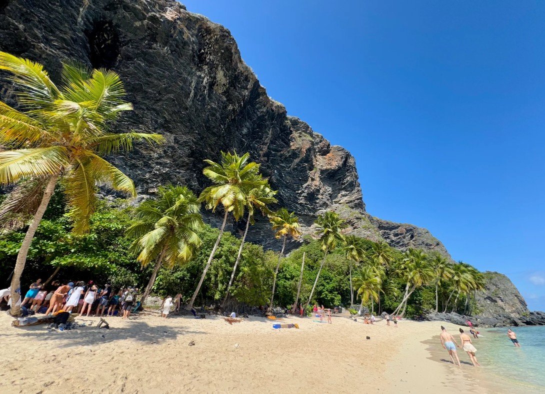 Playa Frontón titkos strand